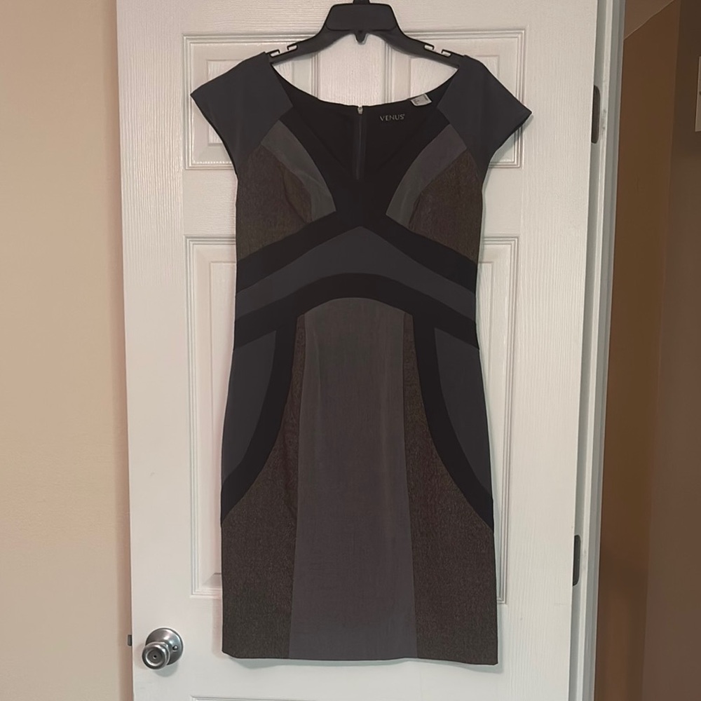 VENUS Black and Gray Sheath Dress Crew Neck Cap Sleeve